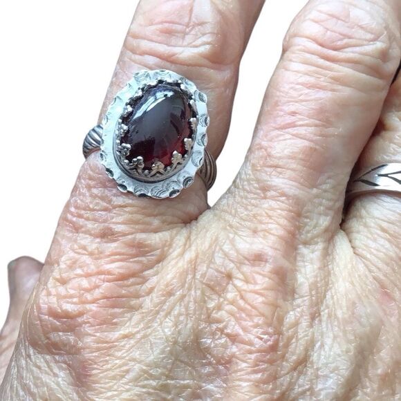 Ring, Garnet and Sterling Silver Ring, Handmade, size 8.5, NEW, Artisan - Picture 5 of 10